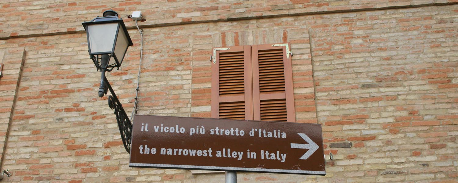 Ripatransone and the narrowest alley in Italy - Italian Notes