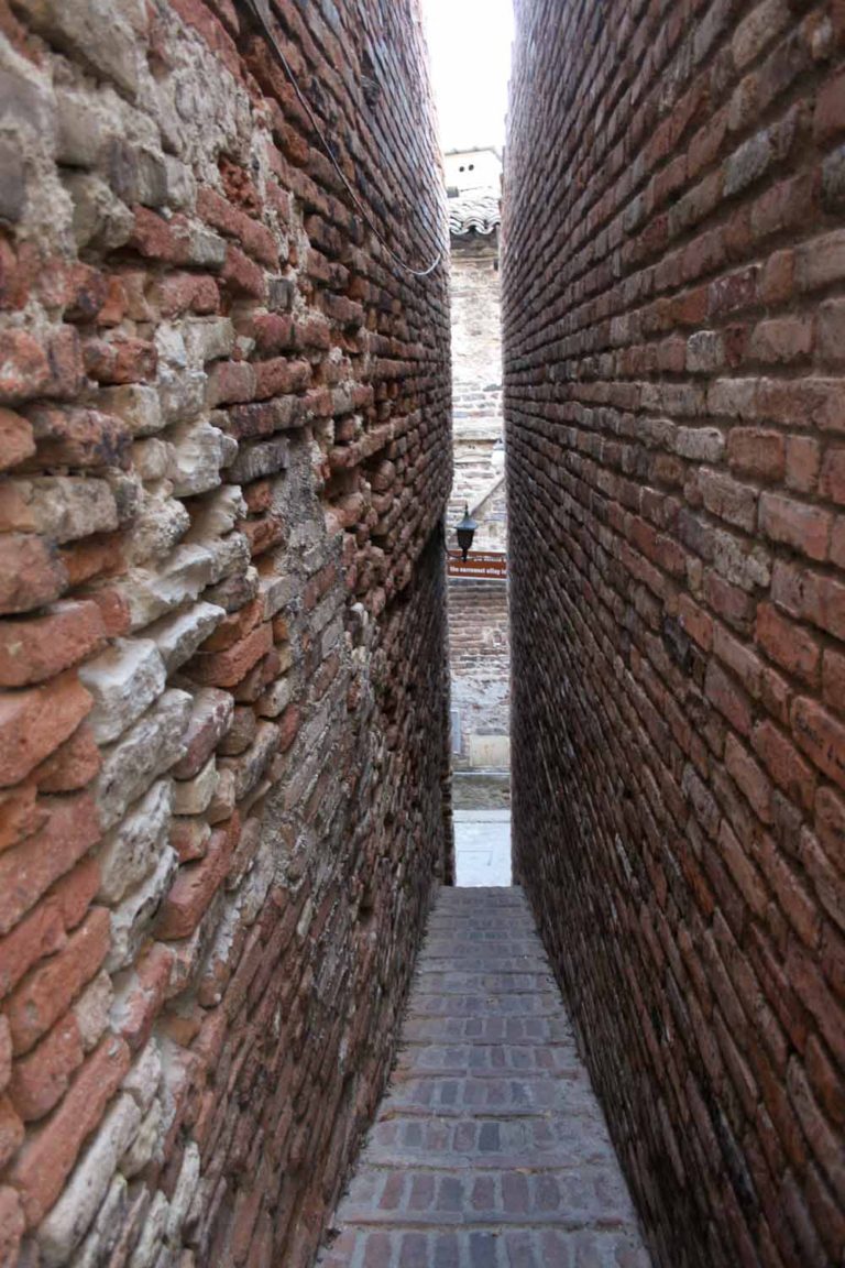 Ripatransone and the narrowest alley in Italy