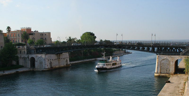 Photo of the bridge connecting the old and the new part of town. One Taranto attraction
