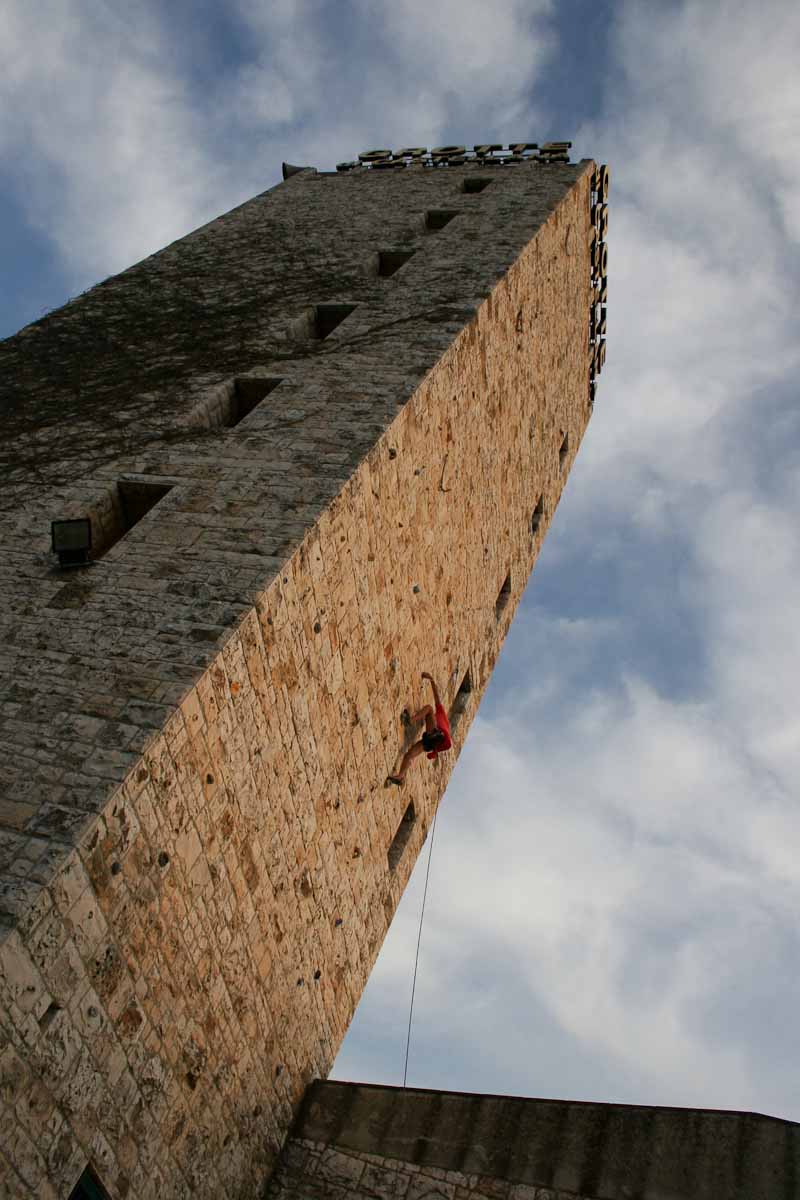Tower marking the Grotte di Castellana in Puglia 