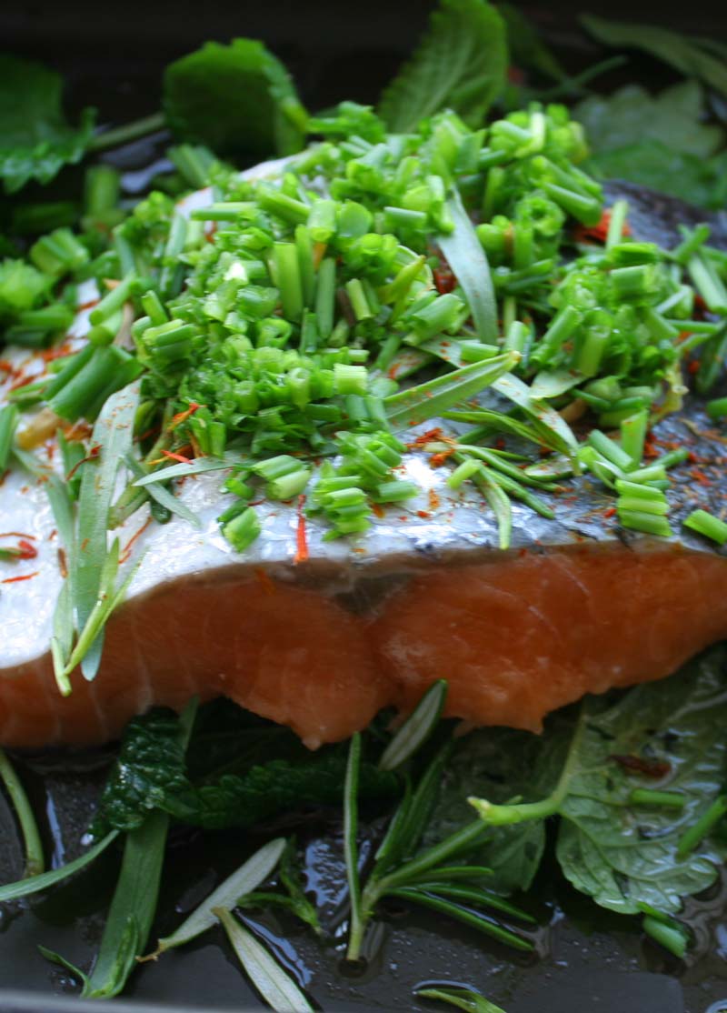 Baked salmon with herbs
