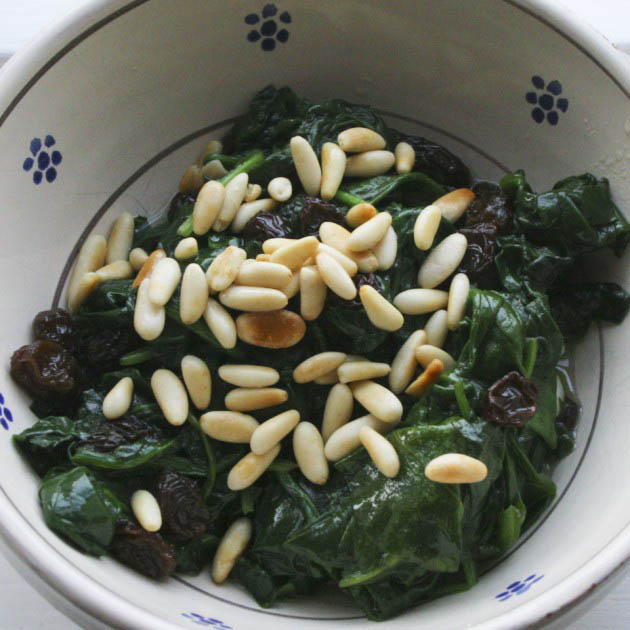Spinach with raisins, garlic and pine nuts