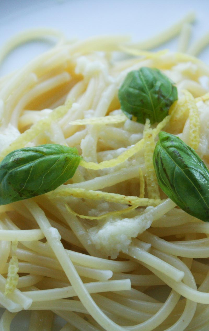 Spaghetti with lemon sauce