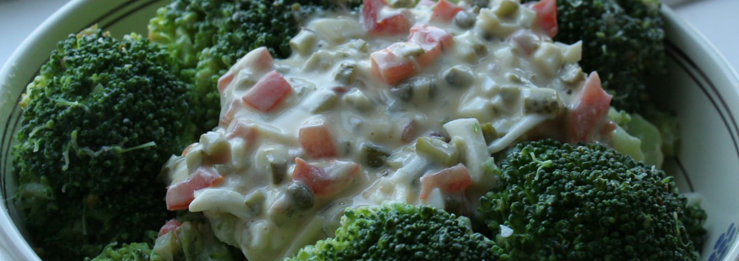 Broccoli salad with egg and tomato dressing - Italian Notes