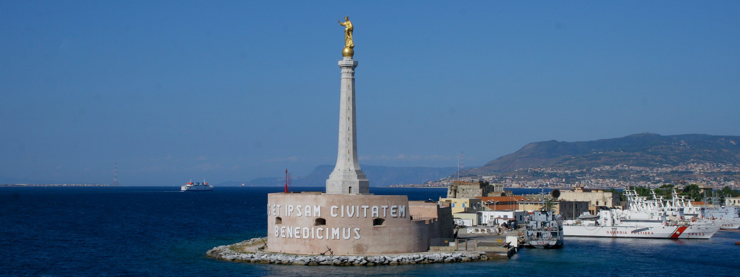 Messina Port and the Blessing of a Golden Madonnina - italian notes