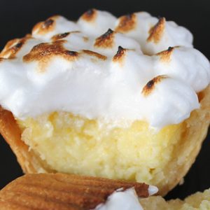 Photo of tart with lemon cream and meringue