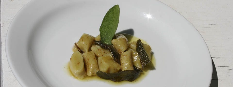 Gnocchi with butter and sage - Italian Notes