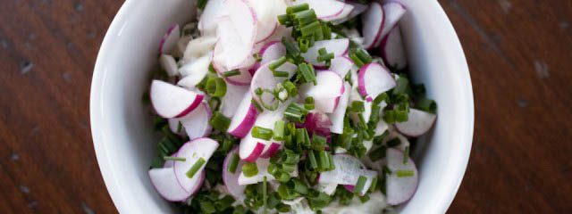 Smoked cheese with radishes and chives - Italian Notes
