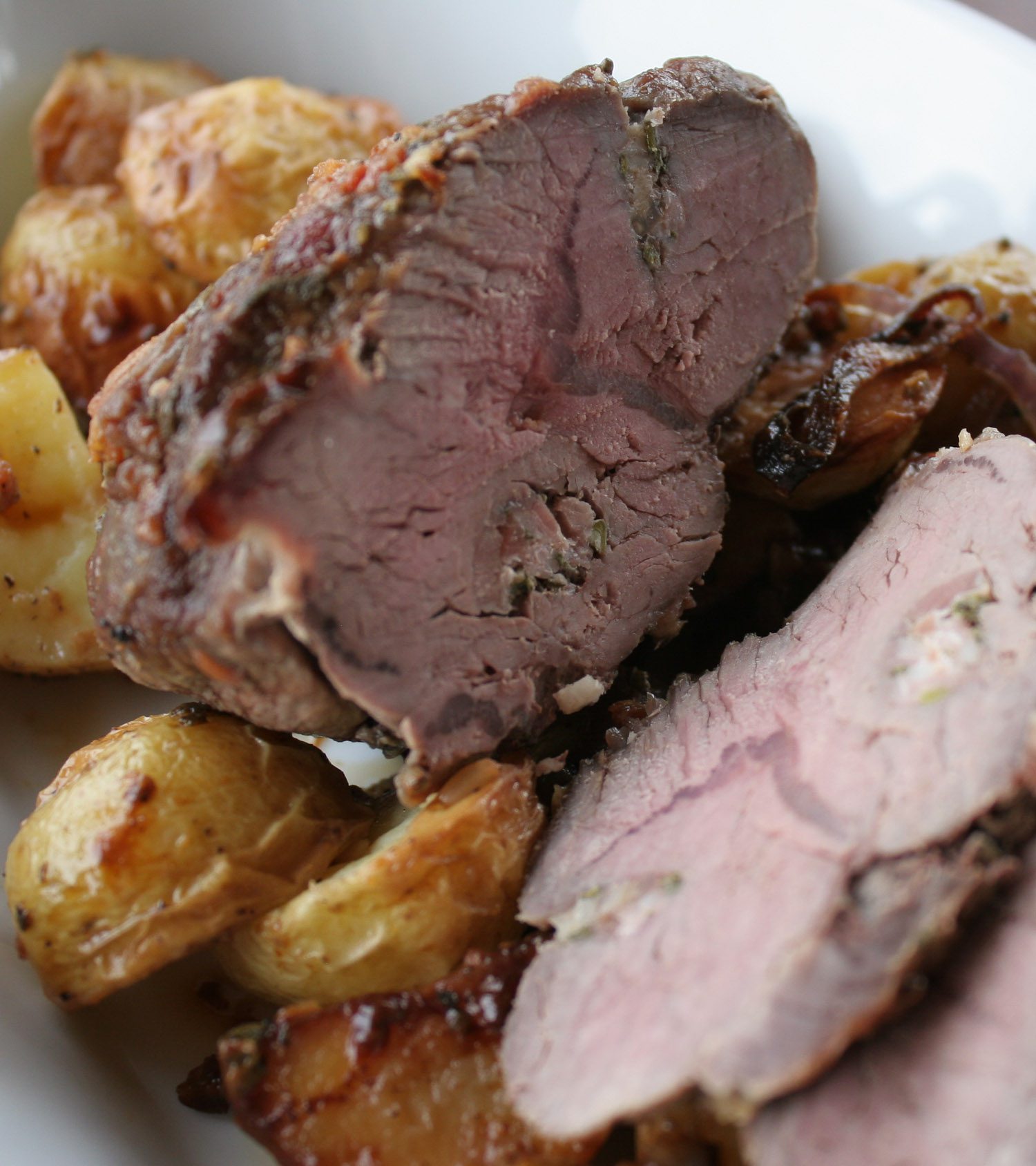 Roast lamb with potatoes and herbs - Italian Notes