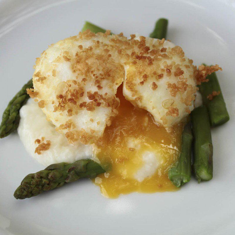 asparagus with soft boiled egg in bread crumbs 2