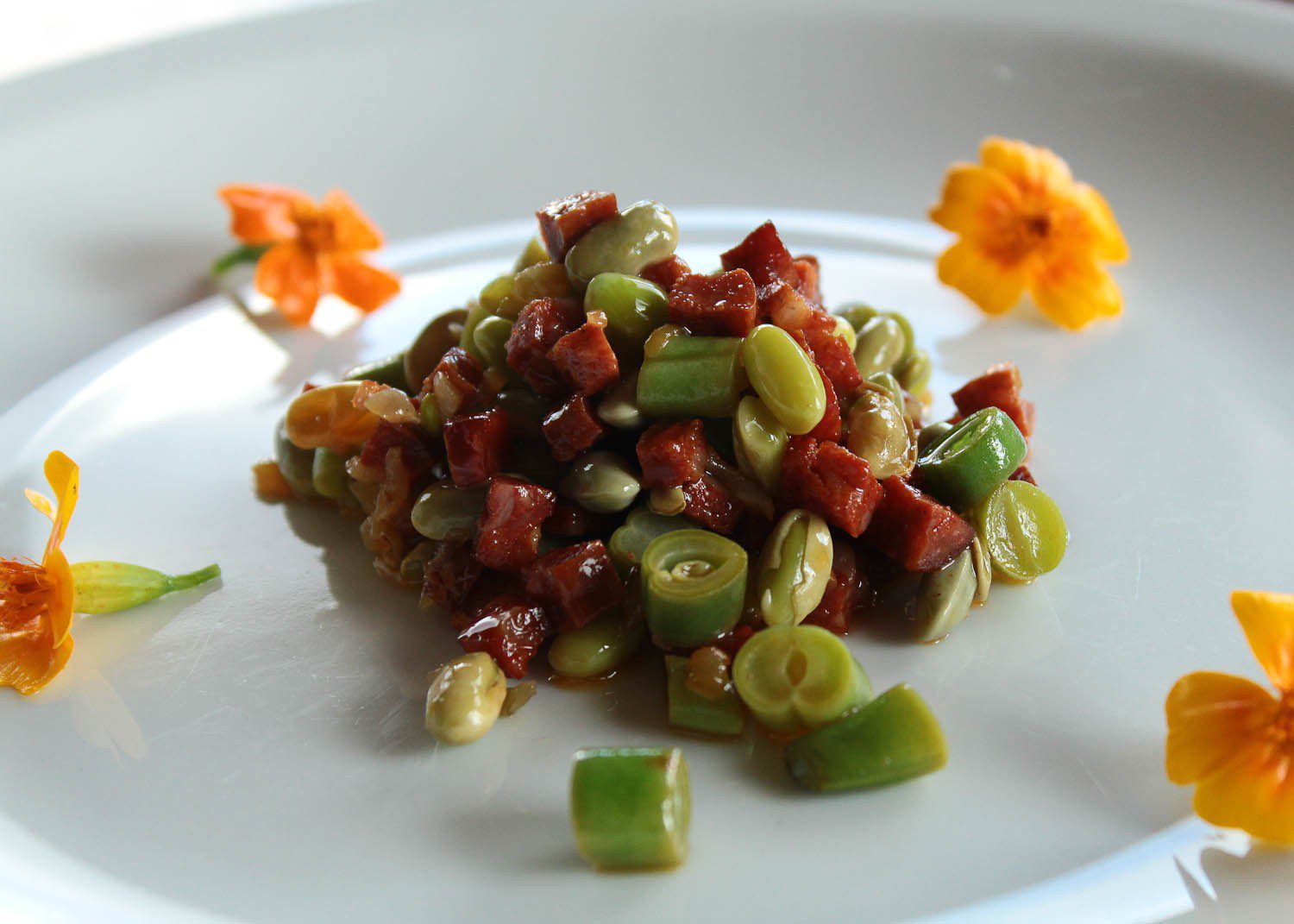 Salad of fava beans, green beans and pancetta
