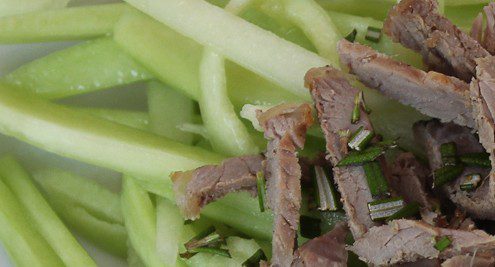 Beef strips with cucumber