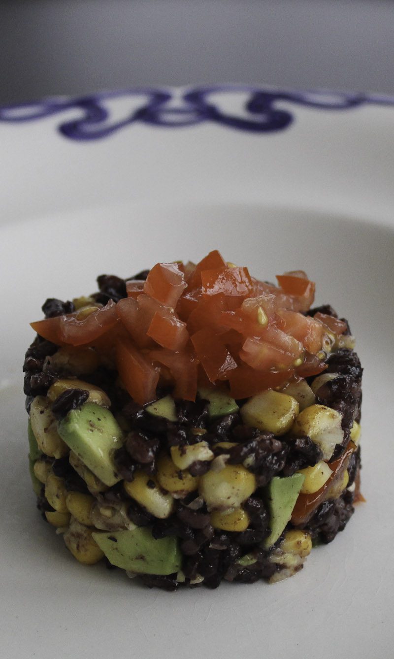 Salad with black rice, maize and avocado