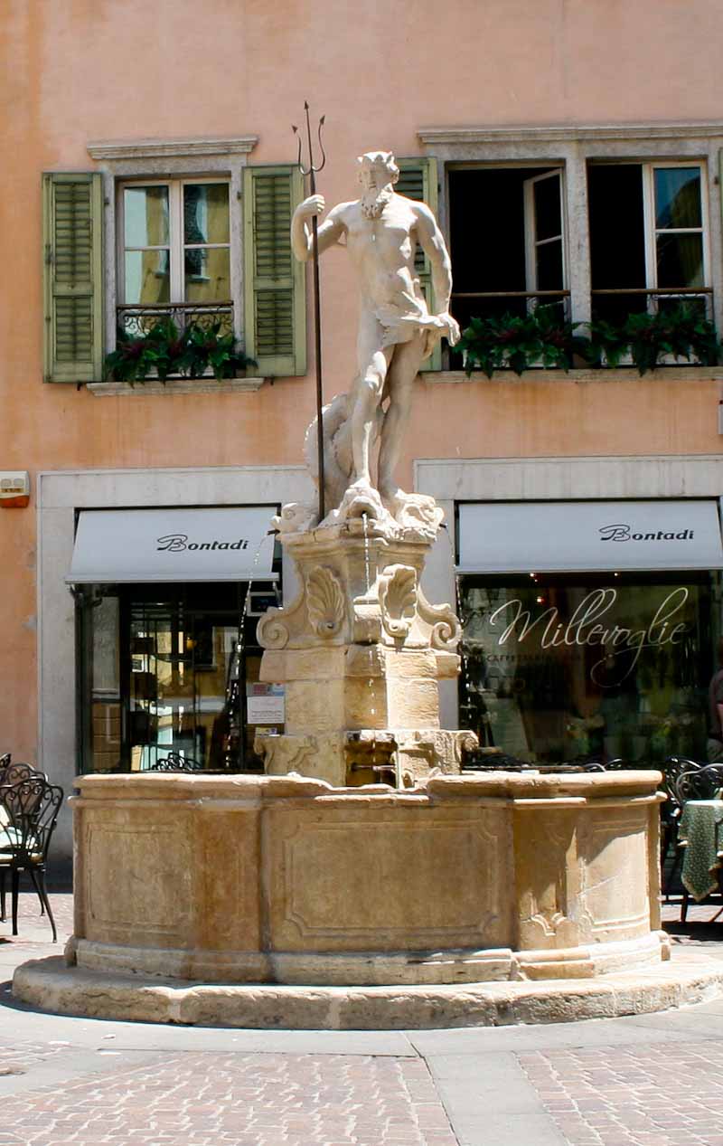Image of the Fountain of Neptune in Rovereto