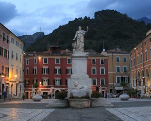The contrasts of Carrara
