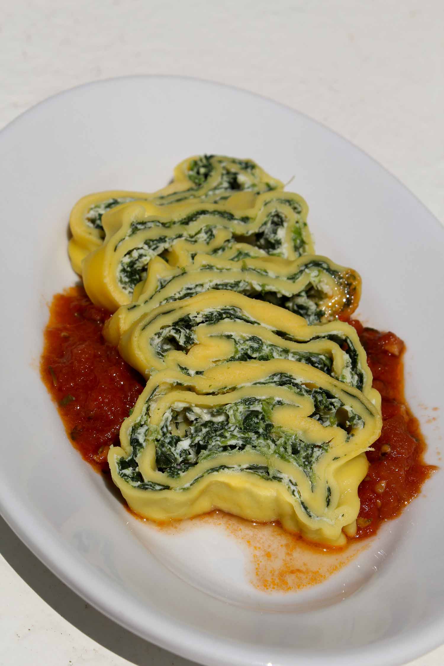 Spinach pasta roll