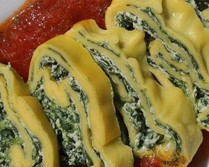 Spinach pasta roll