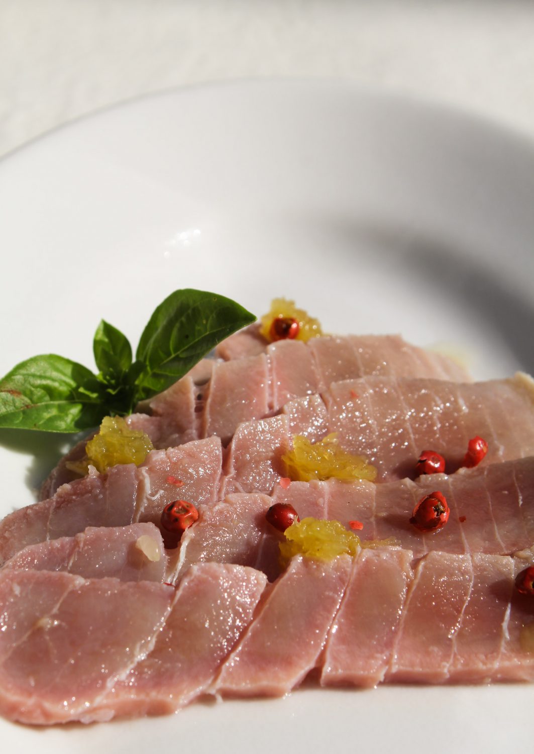 Tuna Carpaccio with lemon marmalade Italian Notes