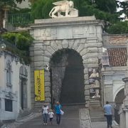 Cow Skulls in Palladio Arches - Italian Notes