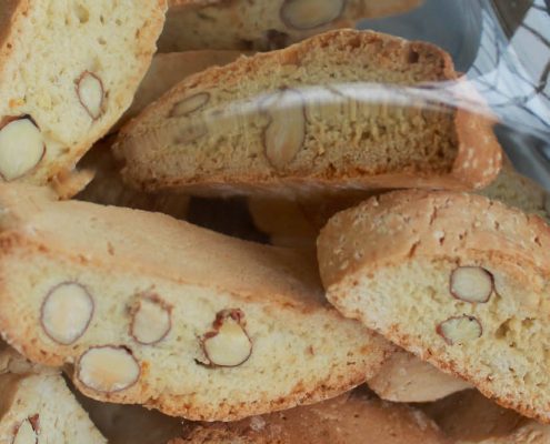 Cantuccini almond biscuits - Italian Notes