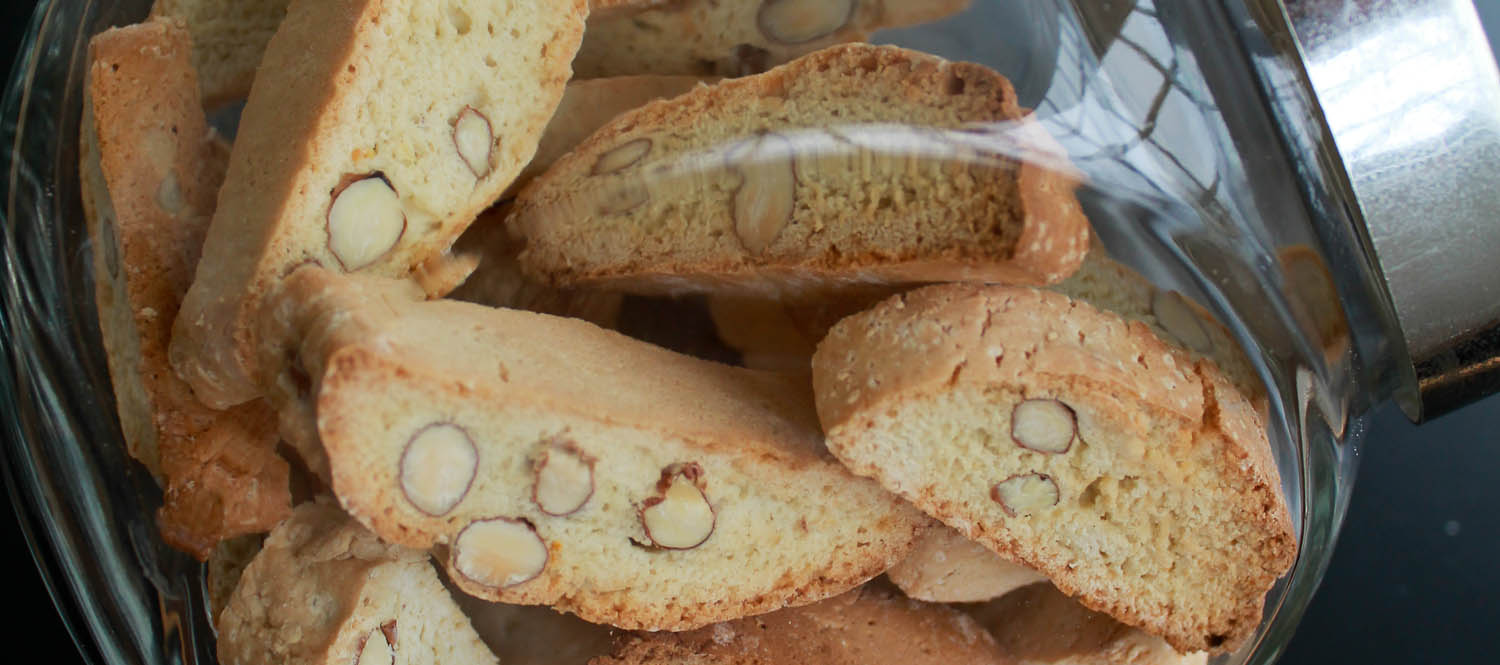 Cantuccini almond biscuits - Italian Notes