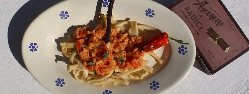 Spaghetti with liquorice tomato sauce - Italian Notes
