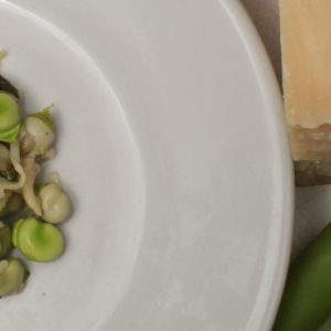 Pasta with fresh fava beans and onions - Italian Notes