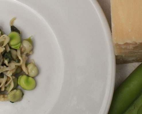 Pasta with fresh fava beans and onions - Italian Notes
