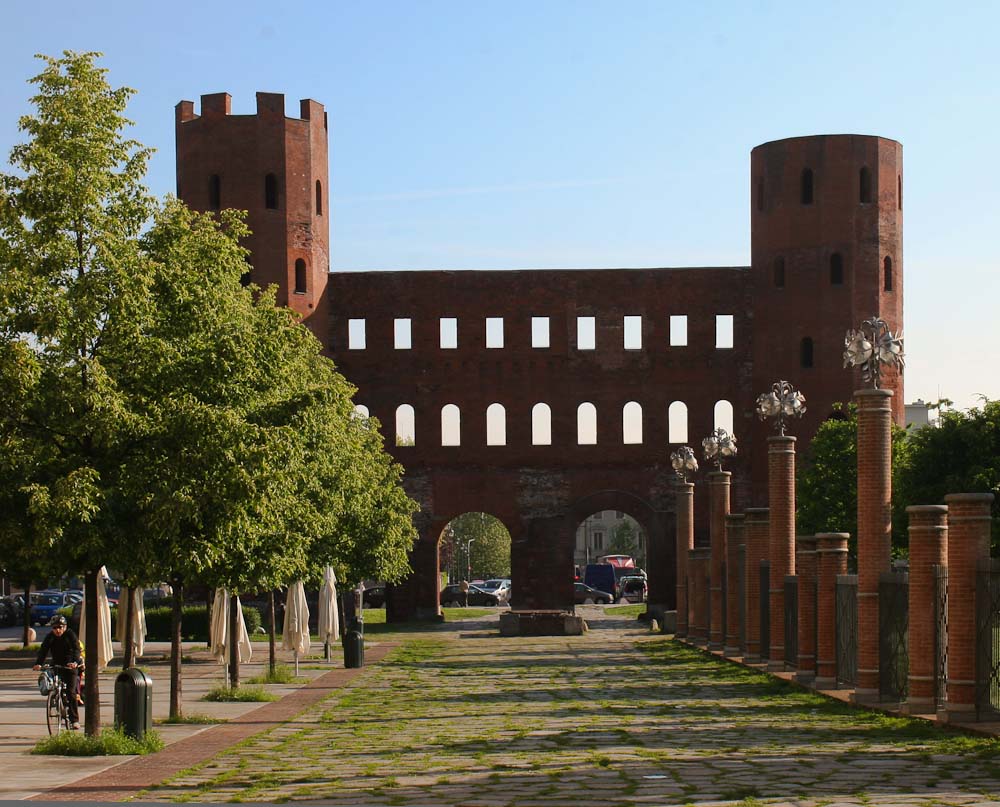 The Palatine Gate in Turin - Italian Notes
