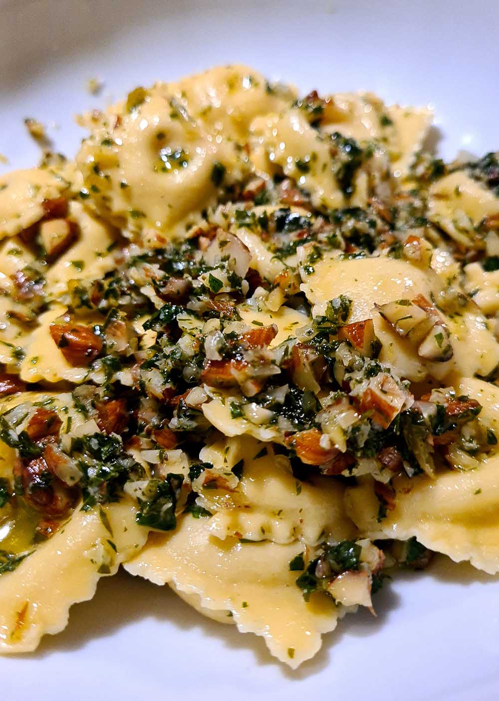 Ravioli with goat cheese and hazelnuts - Italian Notes