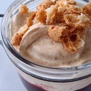 Gooseberry dessert with cinnamon cream