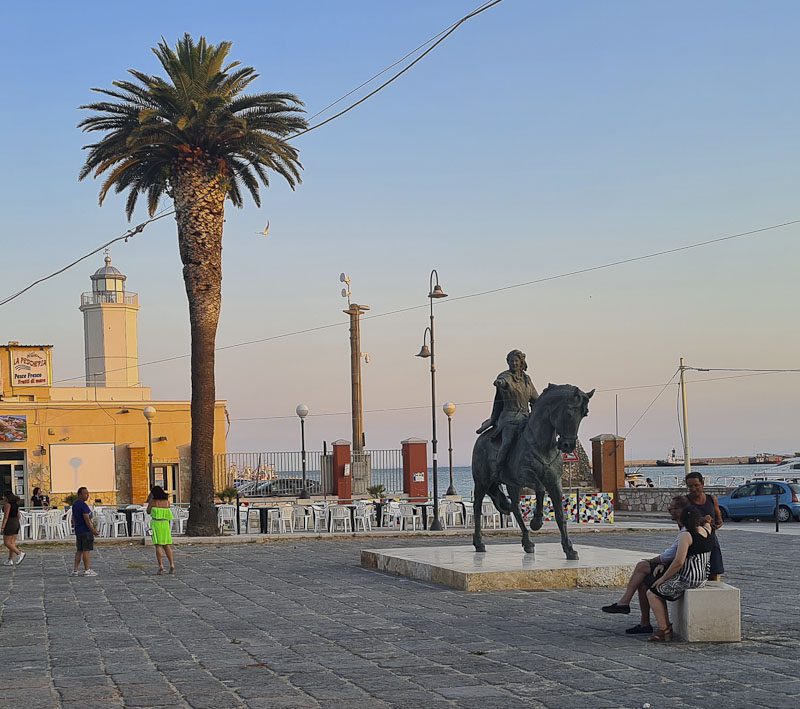 Equestrian statue - visit Manfredonia