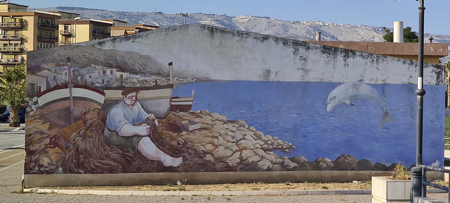 Mural of dolphin Filippo - Visit Manfredonia