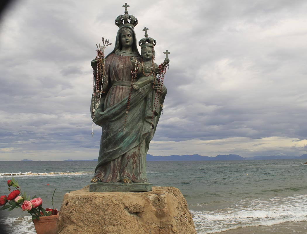 statue of Madonna and child at Santa Maria di Castellabate